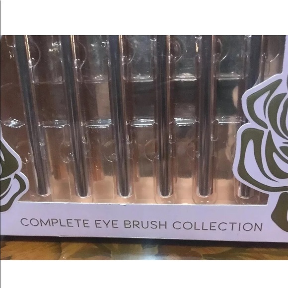 Ellen Tracy Complete Eye Brush Collection 6 Pieces - Picture 6 of 7